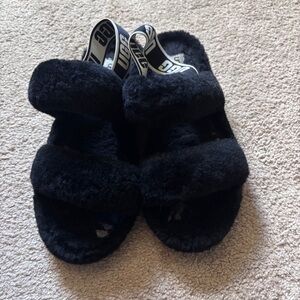 UGG oh yeah Black Fluffy sheepskin Sandals size 9